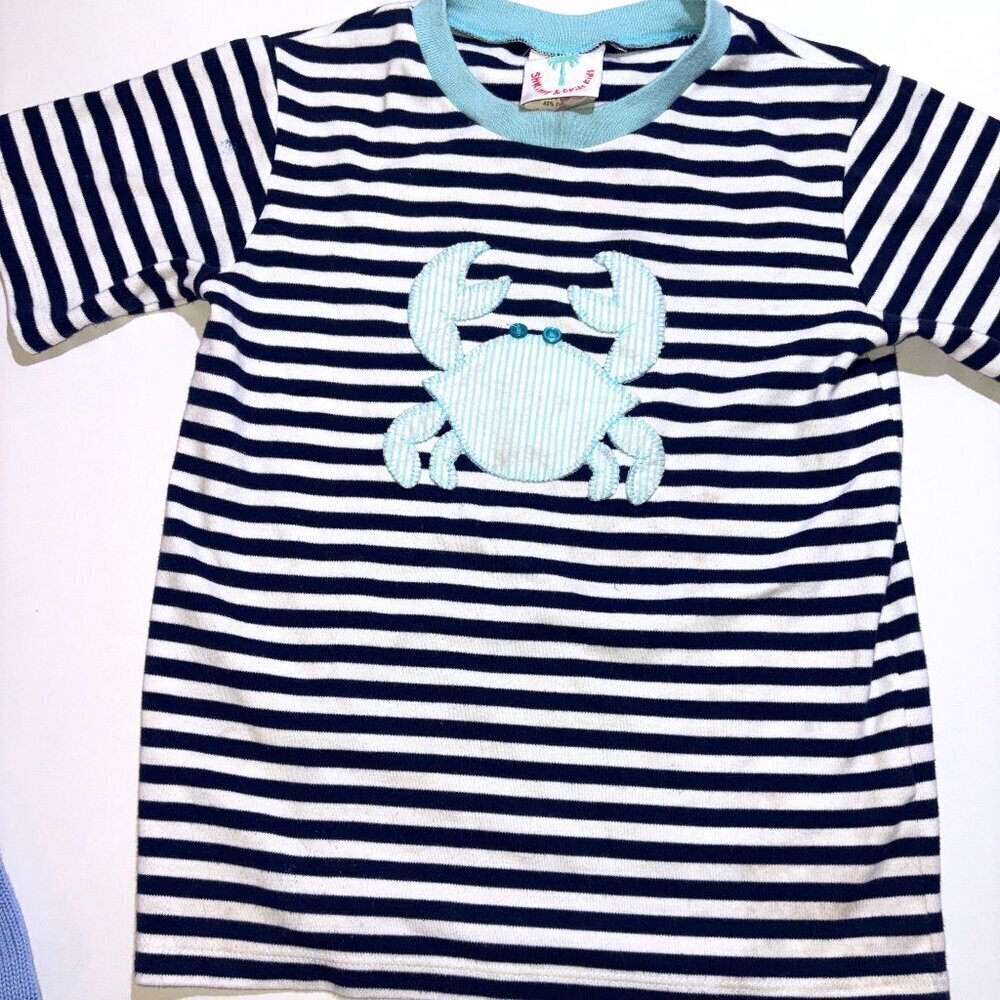 Shrimp and Grits Kids Stripe Crab Applique Seersucker Tee Shirt size M (5-6)